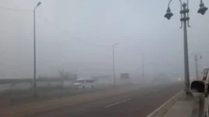 انخفاض درجات الحرارة وشبورة كثيفة صباح الخميس 27-11-2025 تؤثر على حركة المرور